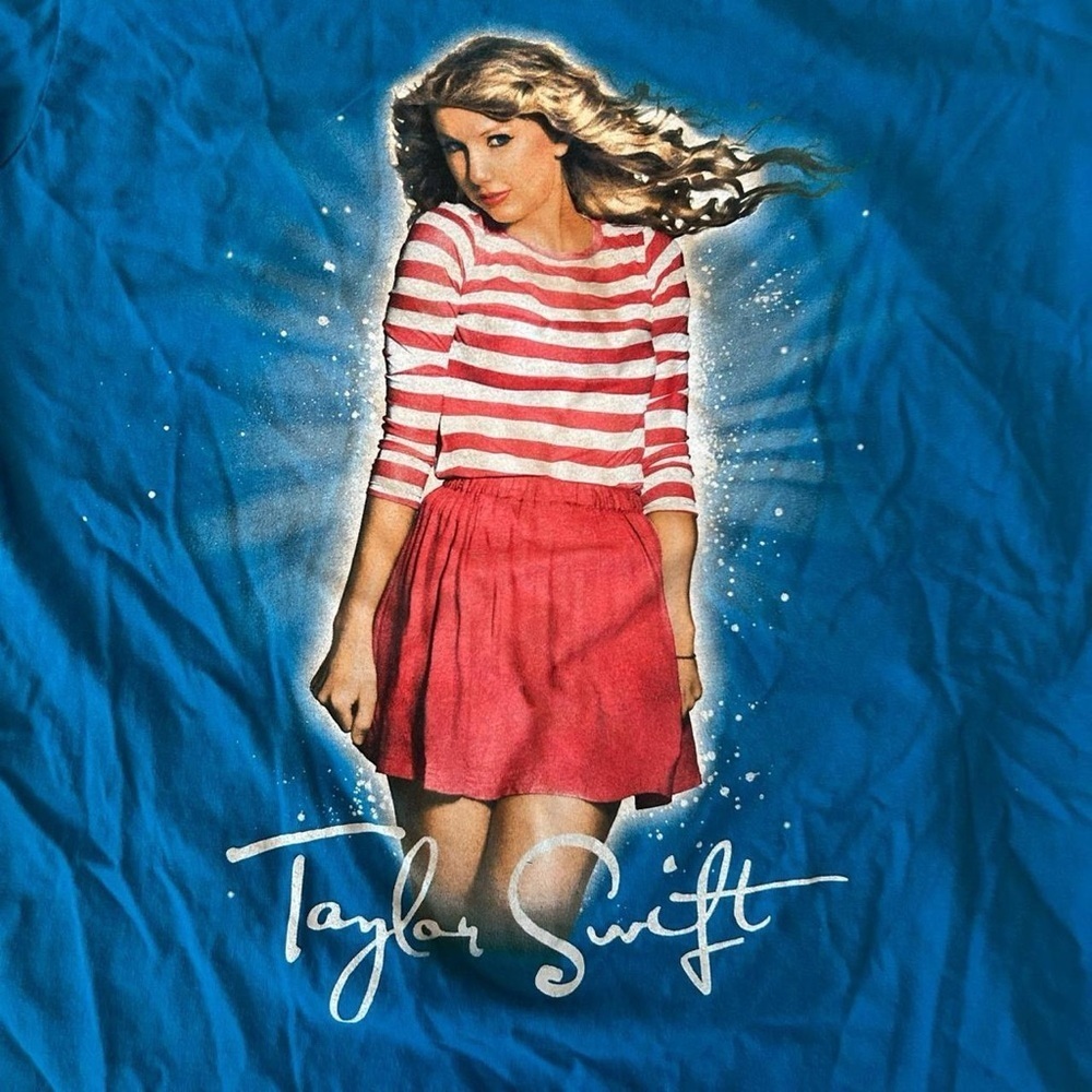 Taylor Swift Speak Now
World Tour 2011 Authentic Concert Tee